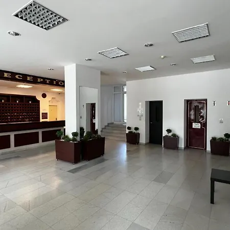 高尔纳班亚酒店 酒店