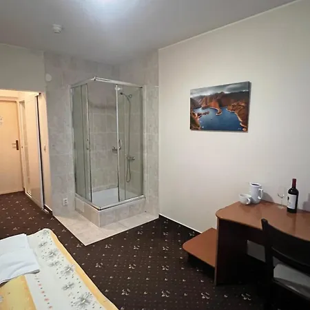 酒店 高尔纳班亚酒店